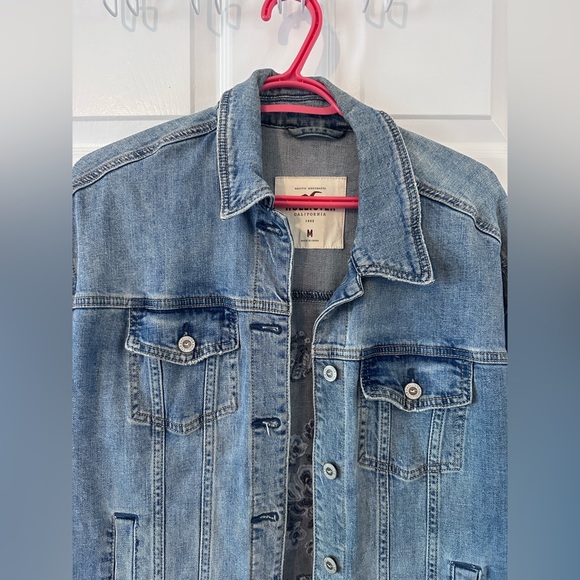 Hollister SizeM denim jacket - Picture 2 of 3